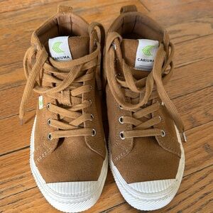 Cariuma OCA high top suede sneakers